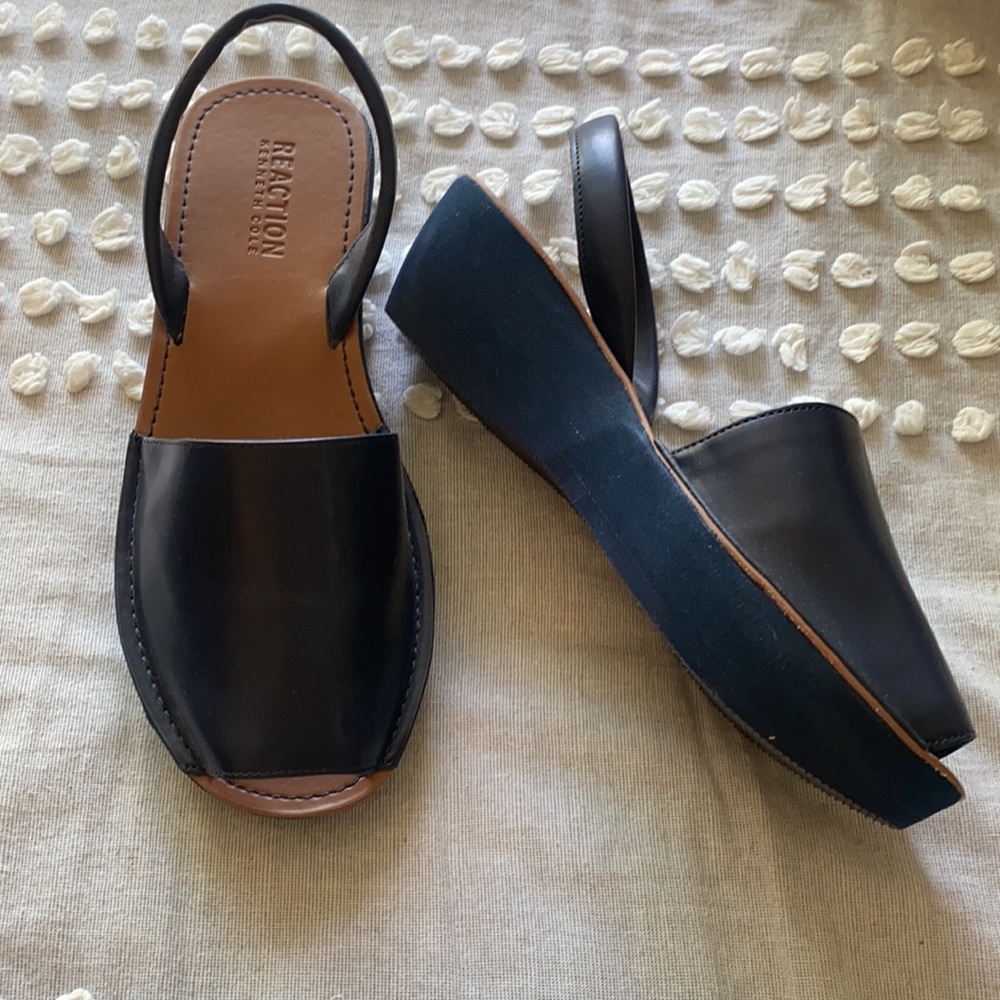 Kenneth Cole Reaction leather sling back wedges.Dark blue. Brand new never worn. - Picture 2 of 7